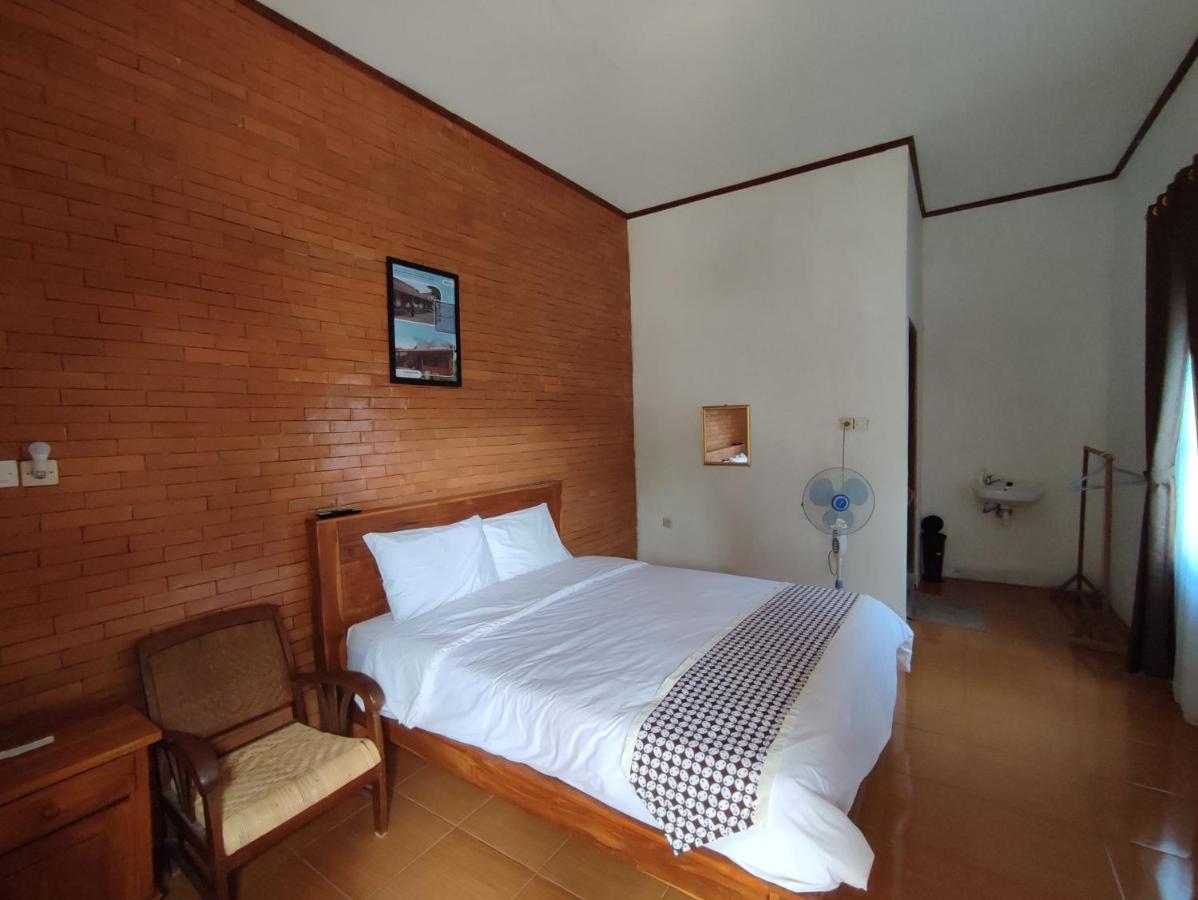 Romadhoni Homestay Magelang Chambre photo