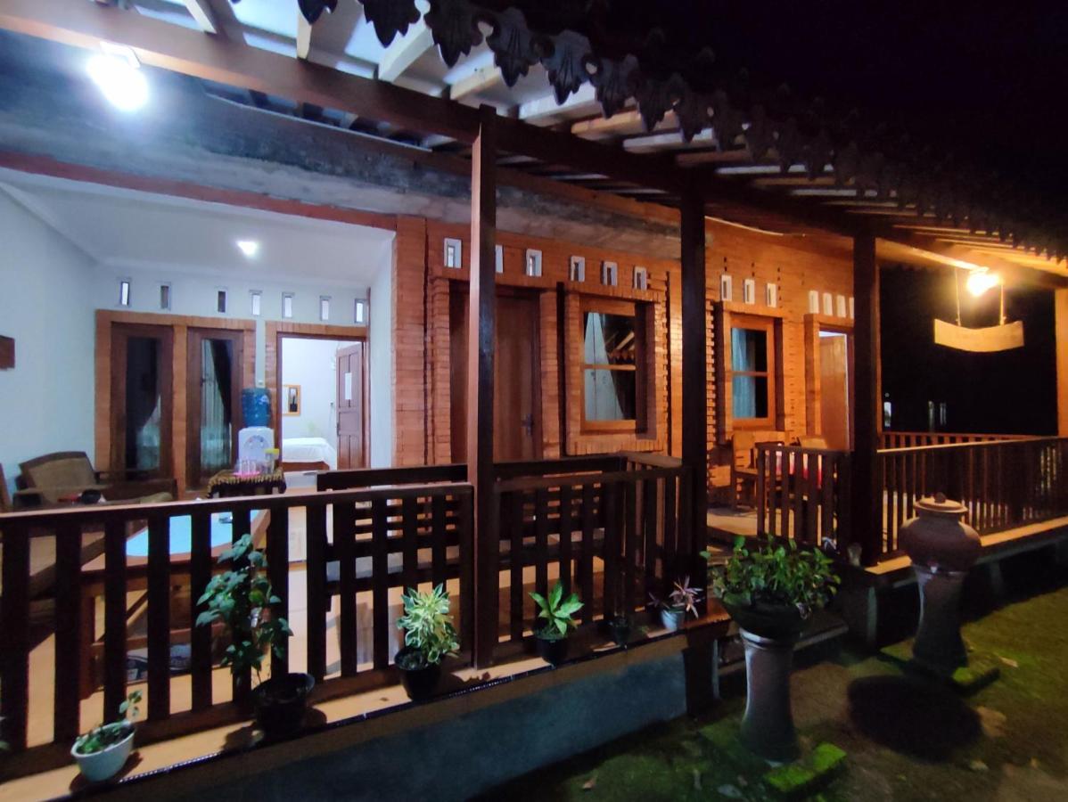 Romadhoni Homestay Magelang Extérieur photo