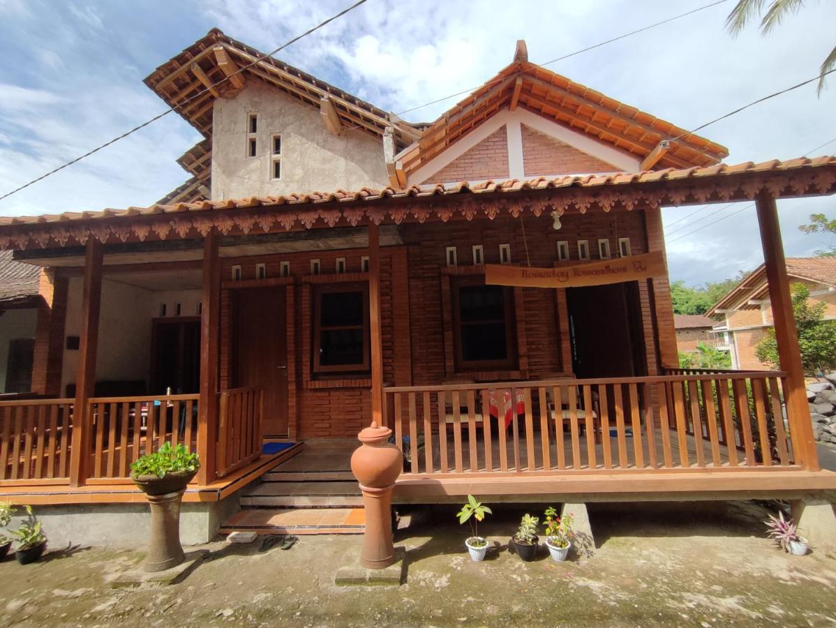 Romadhoni Homestay Magelang Extérieur photo