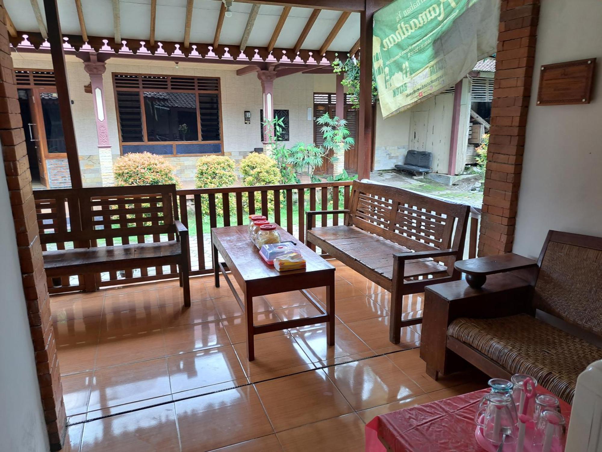 Romadhoni Homestay Magelang Extérieur photo