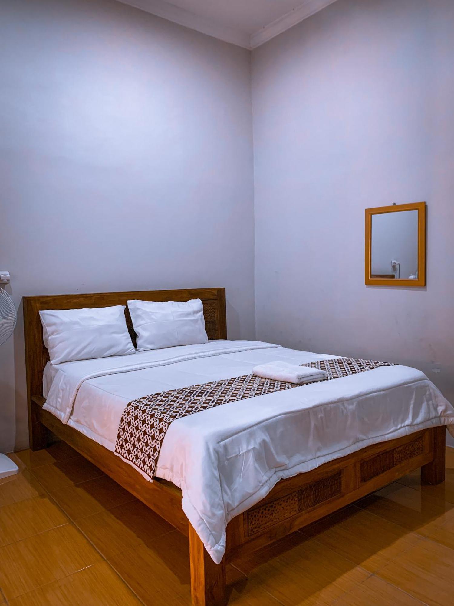 Romadhoni Homestay Magelang Extérieur photo